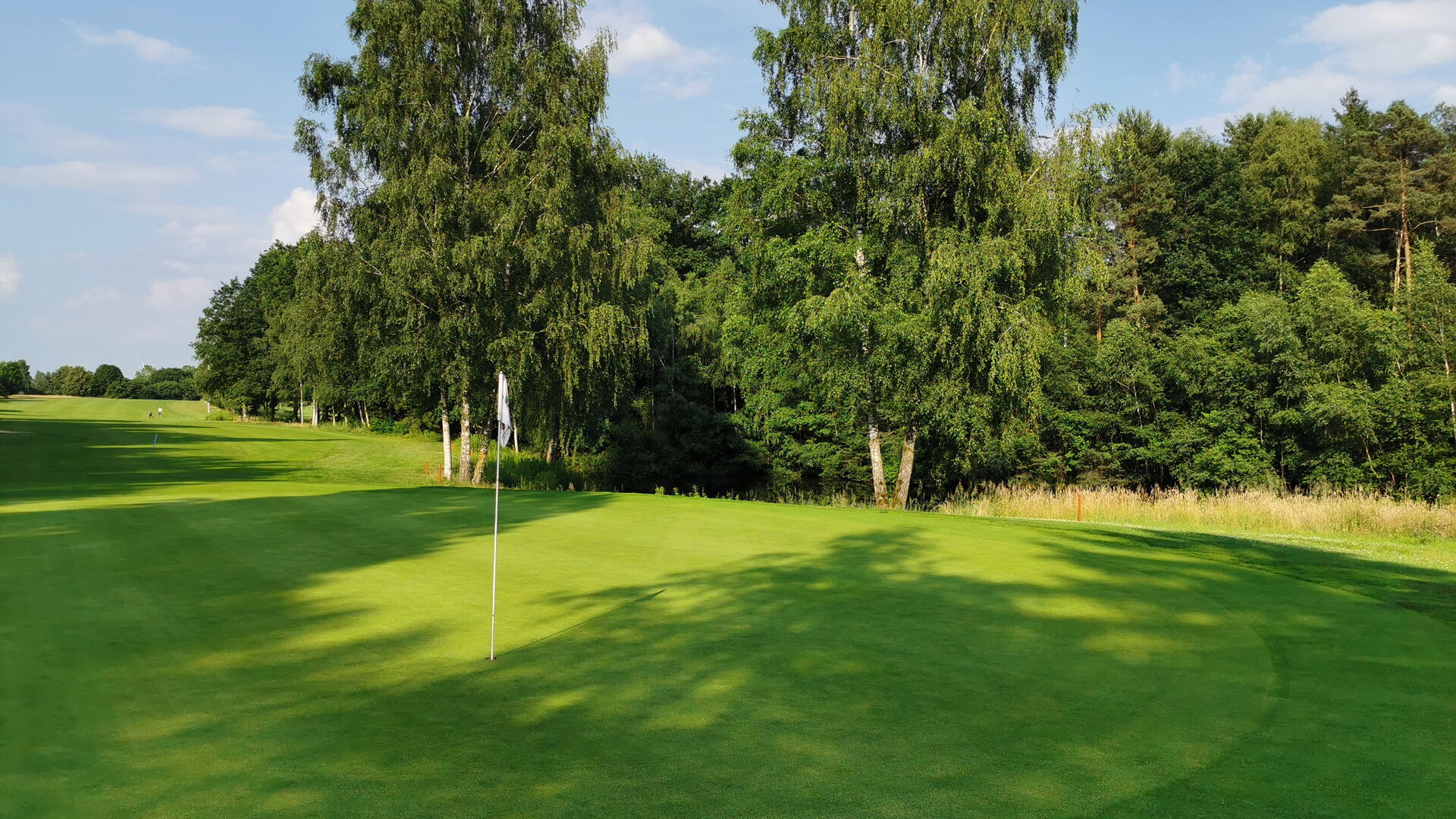 Blick auf das 18. Grün im Golfclub Celle