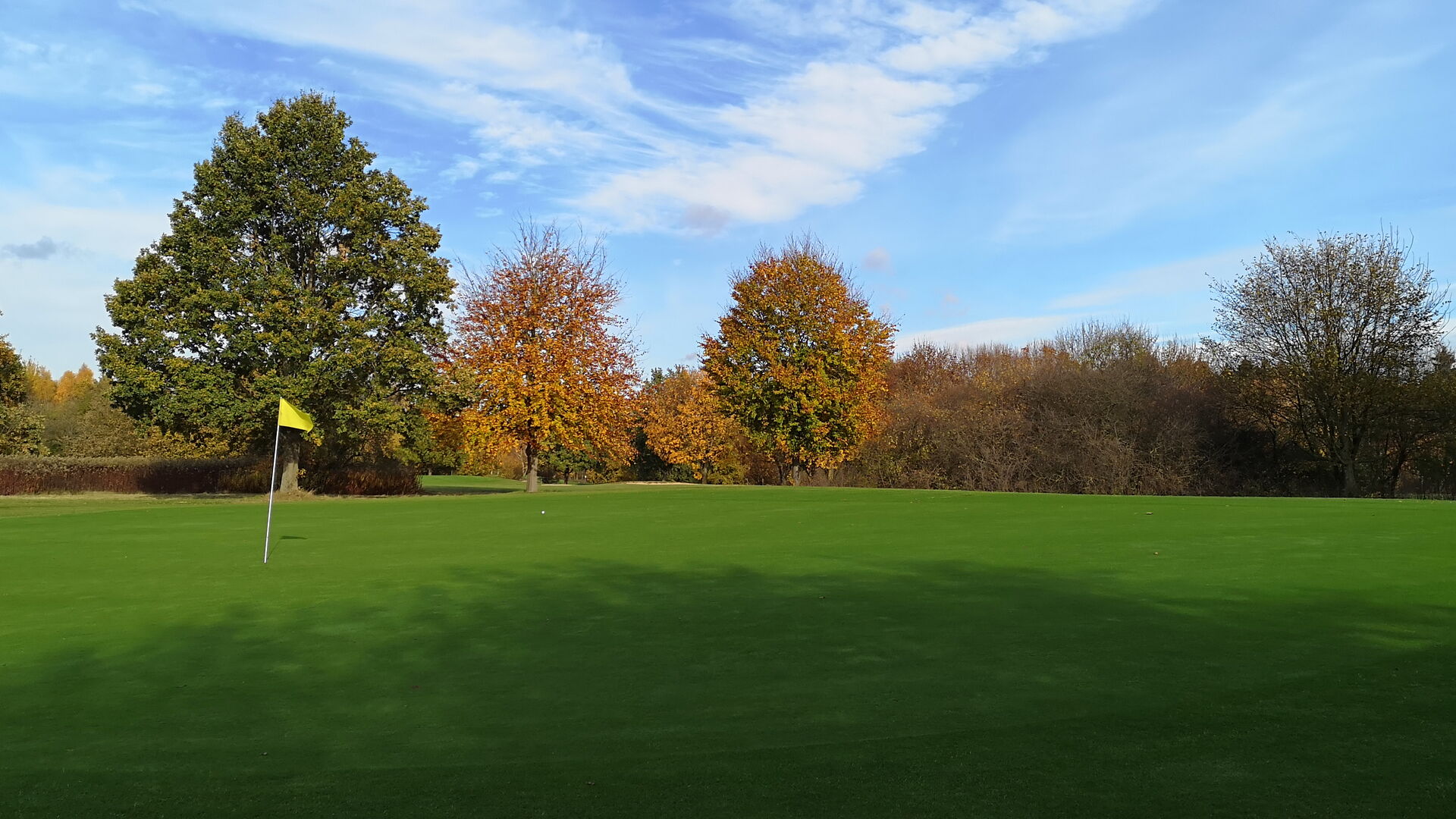 Blick auf das 17. Grün im Golfclub Celle